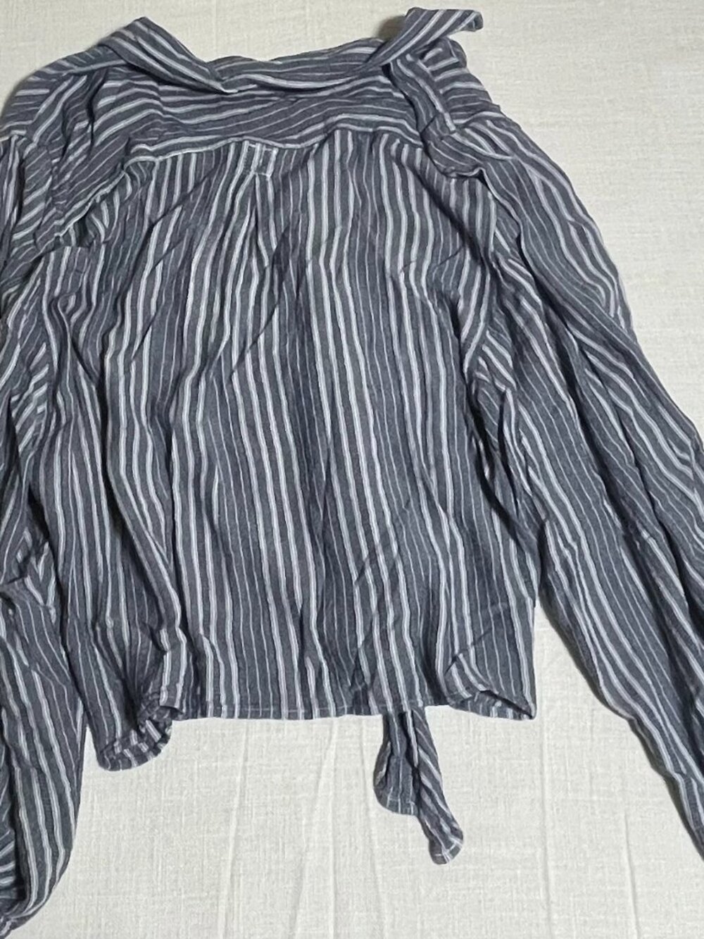 Womens American Eagle Blue/White Striped Tie Front Long Sleeve Shirt (Size L) - Picture 3 of 3